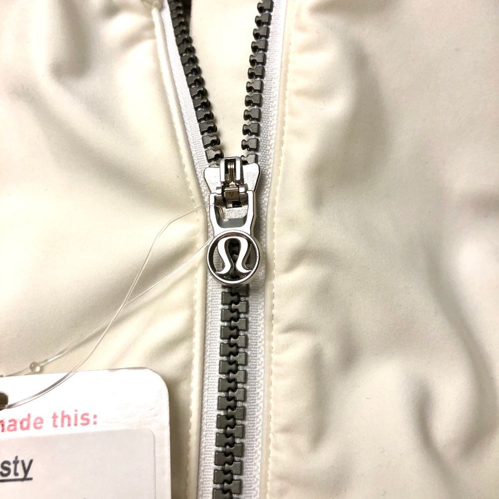 NWT, Lululemon “Feeling Frosty Softshell” - Picture 5 of 8